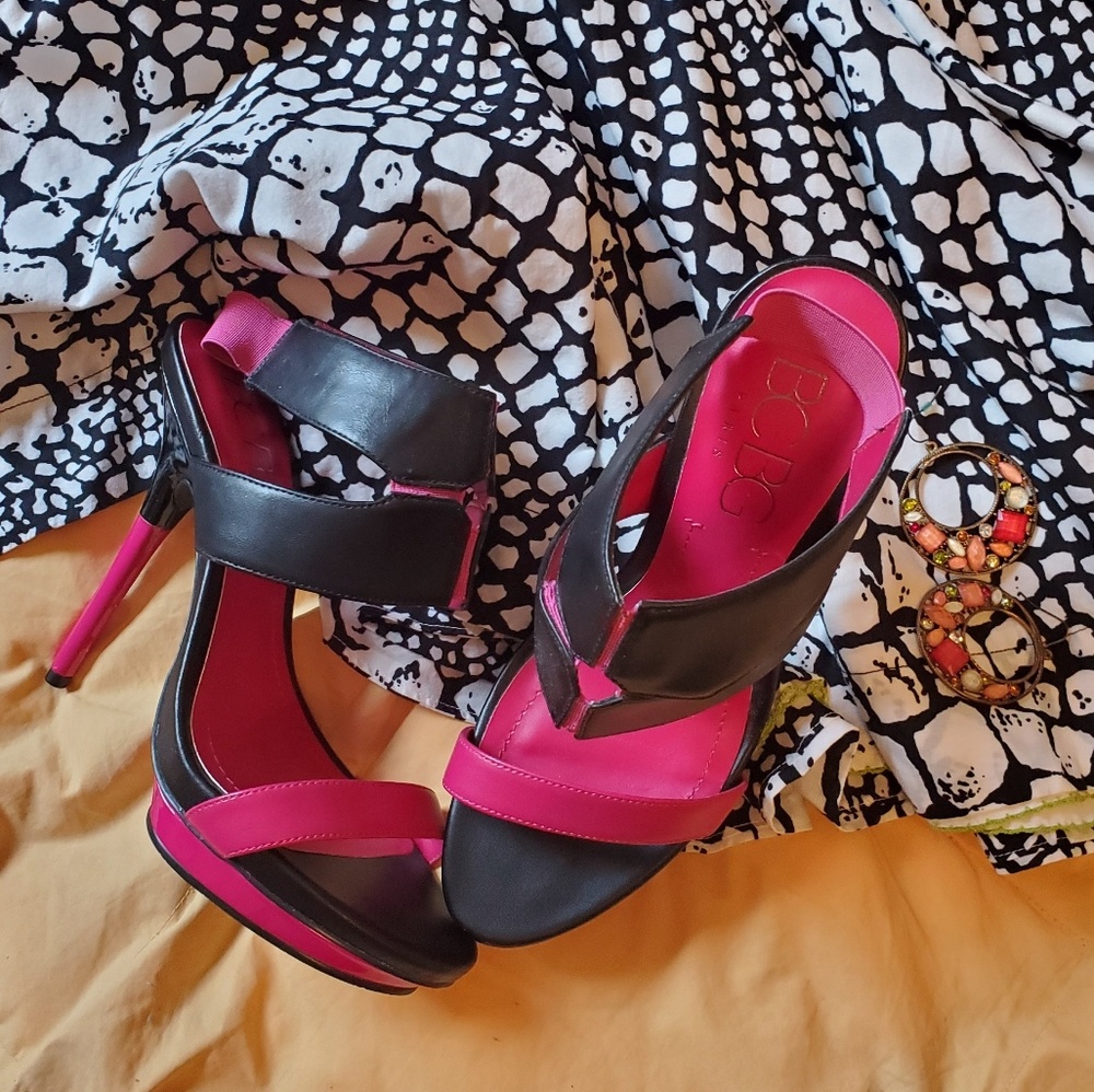 **LAST CHANCE** NWOT BCBG Paris Black + Pink Heels